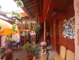 Overseas Inn 麗江市 エクステリア 写真